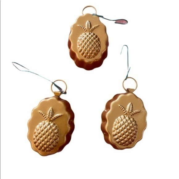 Brass color Pineapple Christmas ornament OS - Picture 4 of 4